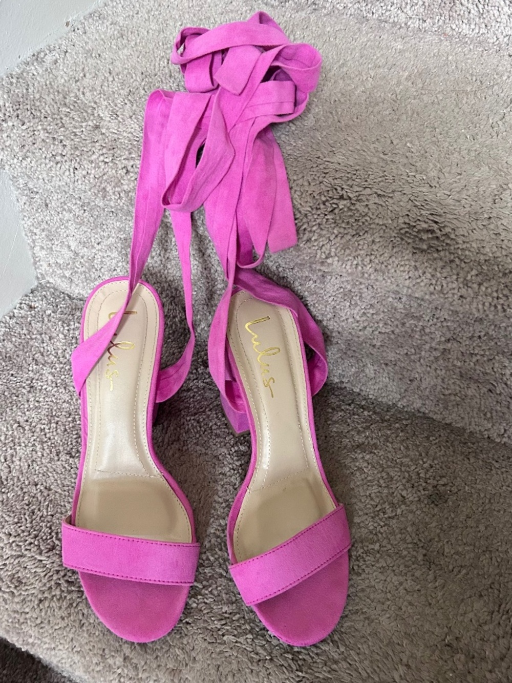 Size 9, tie-up heels (worn on TV)